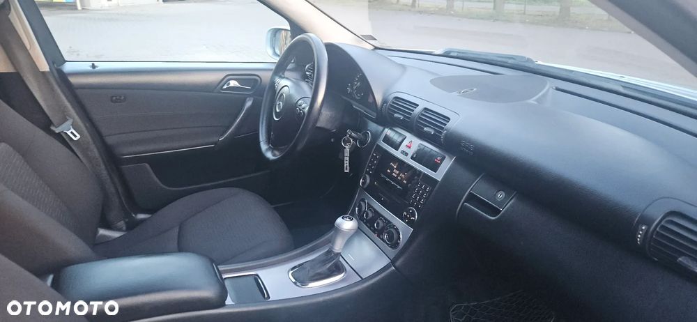 Mercedes-Benz Klasa C 180 Kompressor Automatik Avantgarde Sport Edition - 26