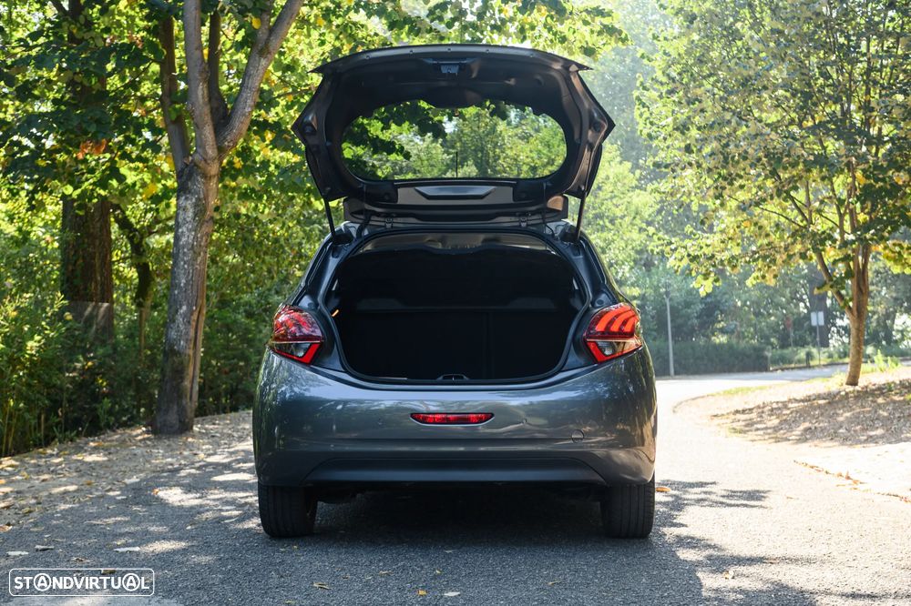 Peugeot 208 1.2 PureTech Signature - 18