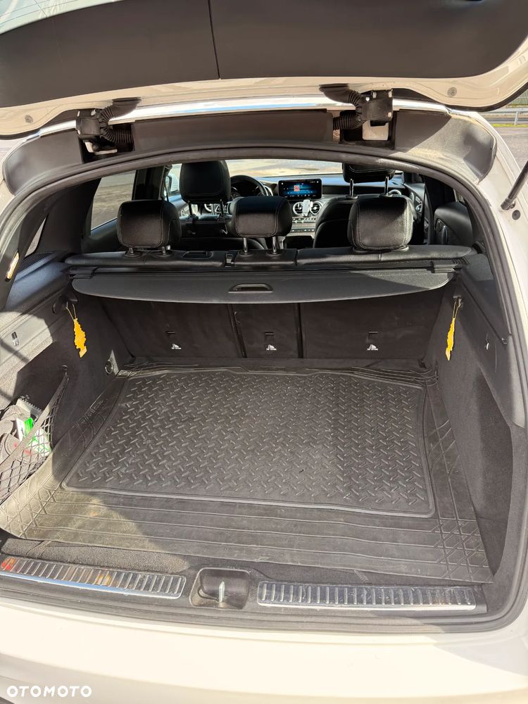 Mercedes-Benz GLC 300 4Matic 9G-TRONIC AMG Line Plus - 11