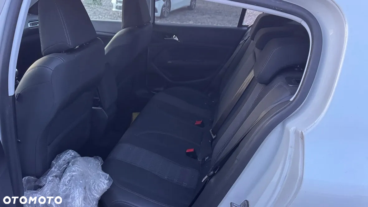 Peugeot 308 1.2 PureTech Allure S&S - 18