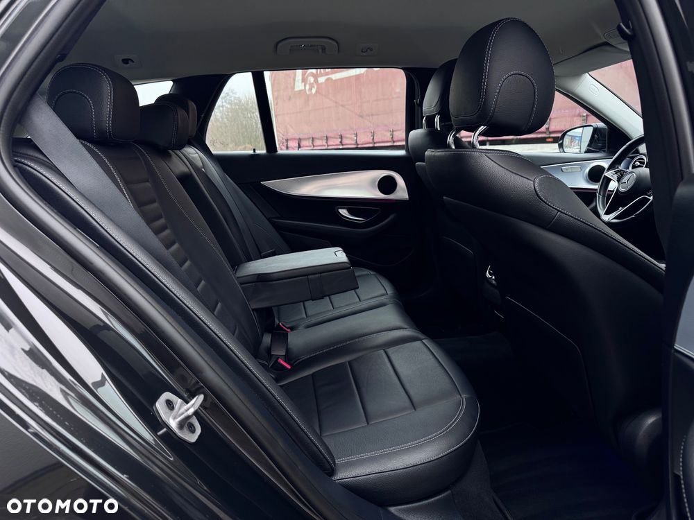 Mercedes-Benz Klasa E 200 9G-TRONIC Exclusive - 22