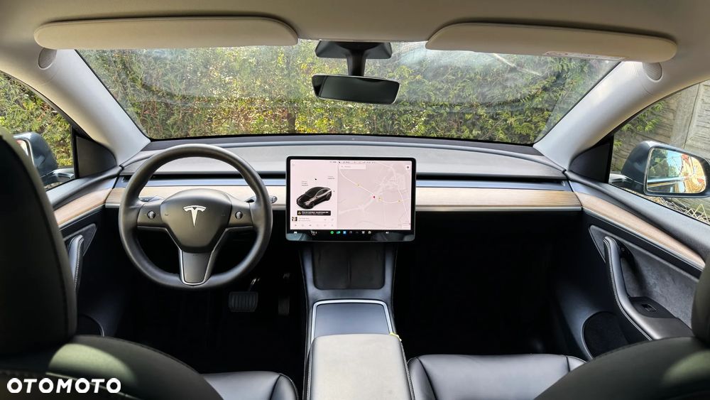 Tesla Y Long Range AWD - 22