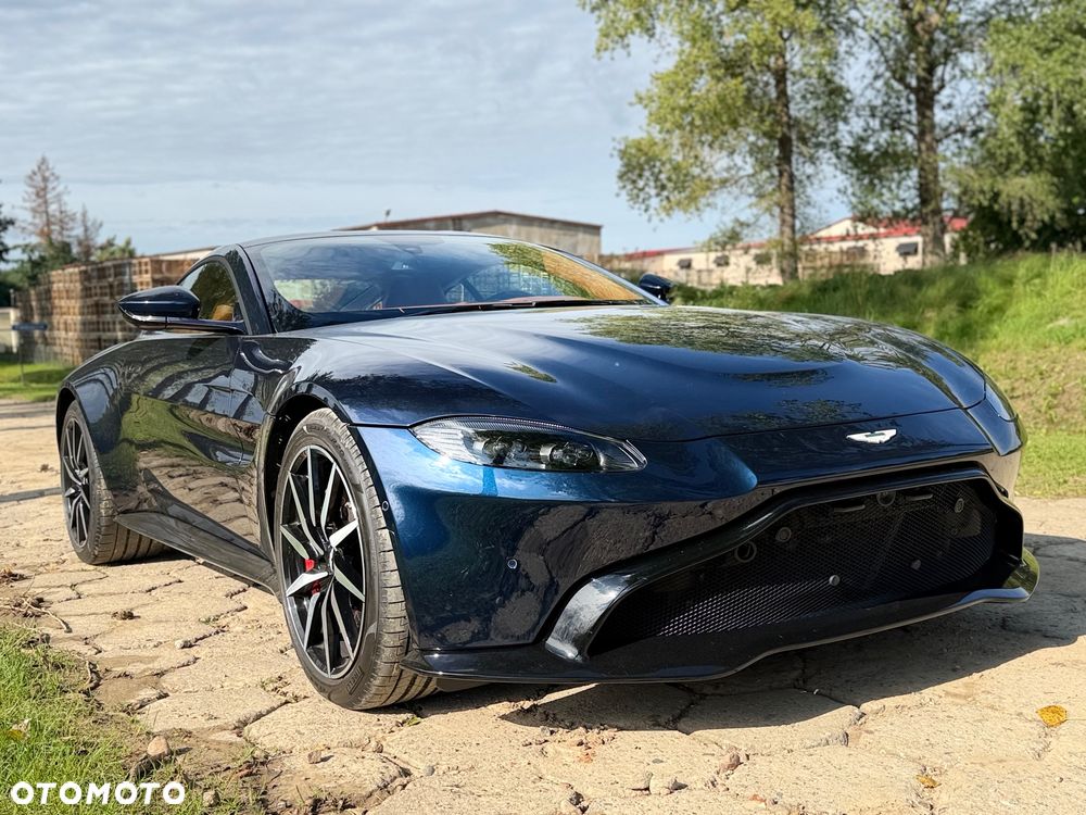 Aston Martin V8 Vantage Standard - 2