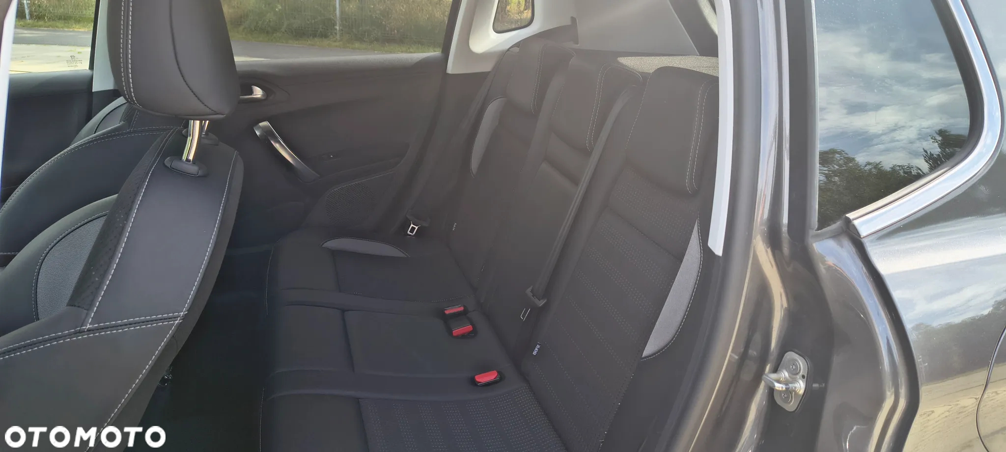 Peugeot 2008 1.2 Pure Tech Allure S&S - 15