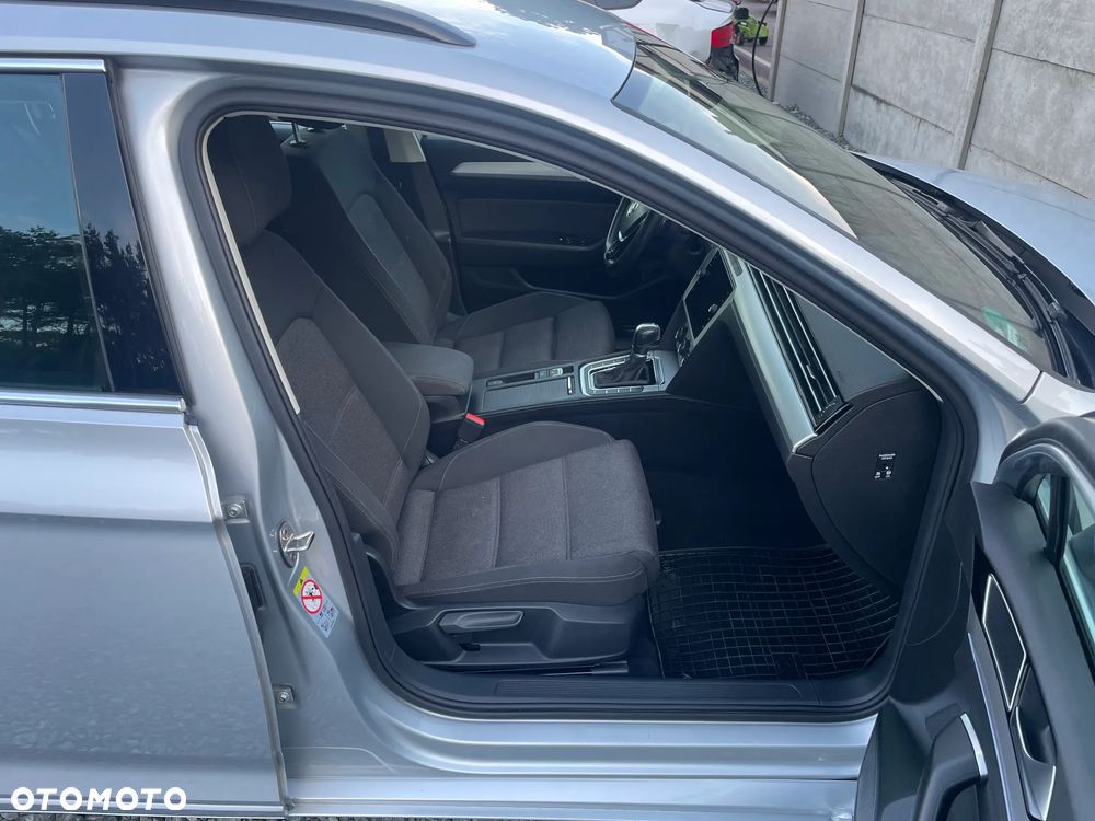 Volkswagen Passat 2.0 TDI SCR DSG Comfortline - 21