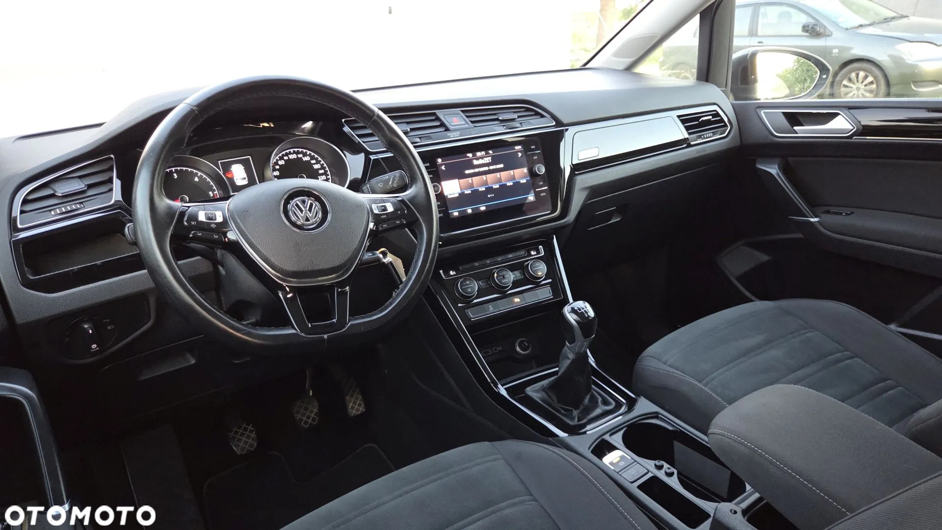 Volkswagen Touran 2.0 TDI SCR Highline - 23