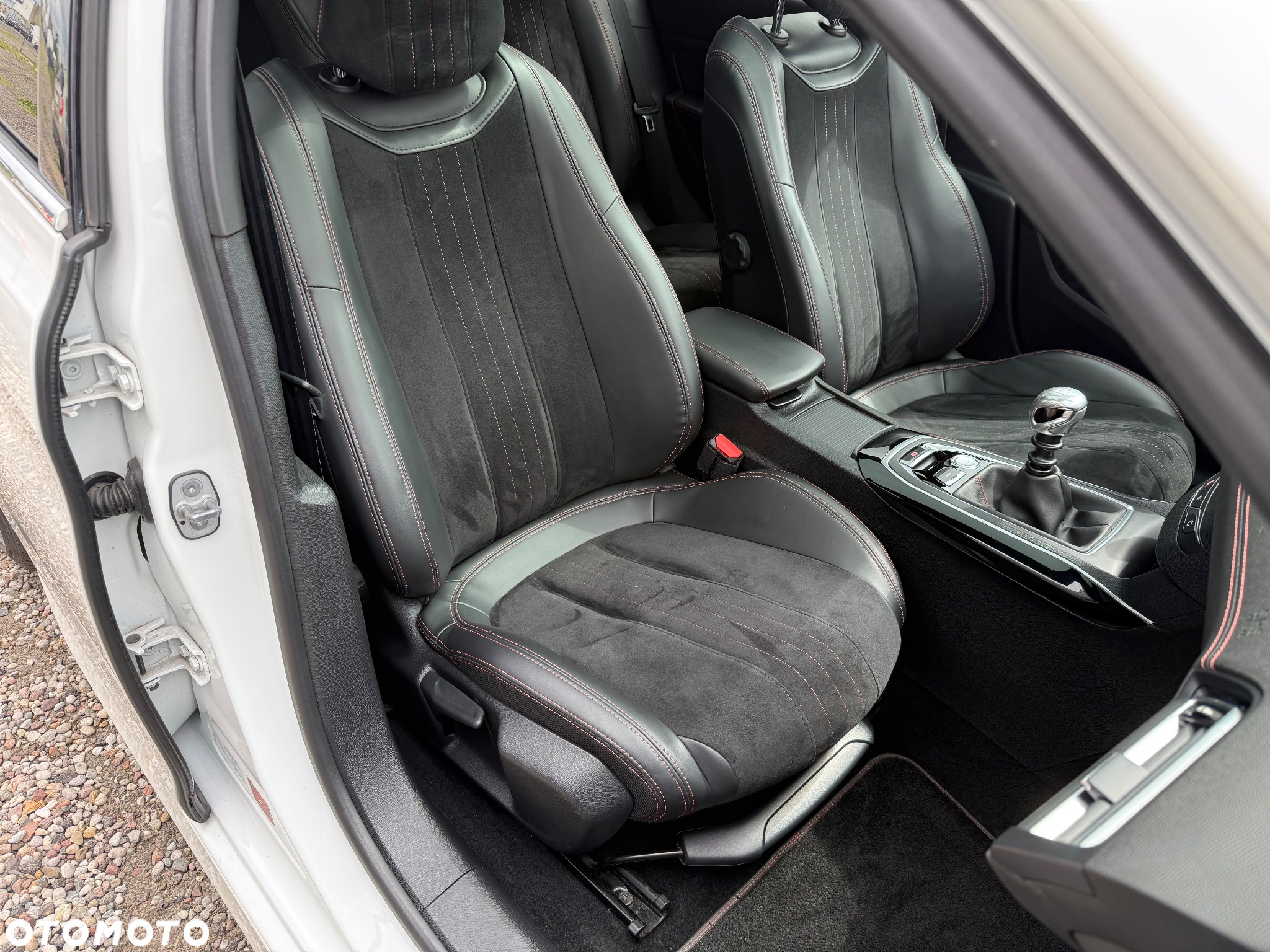 Peugeot 308 1.6 e-THP GT S&S - 32