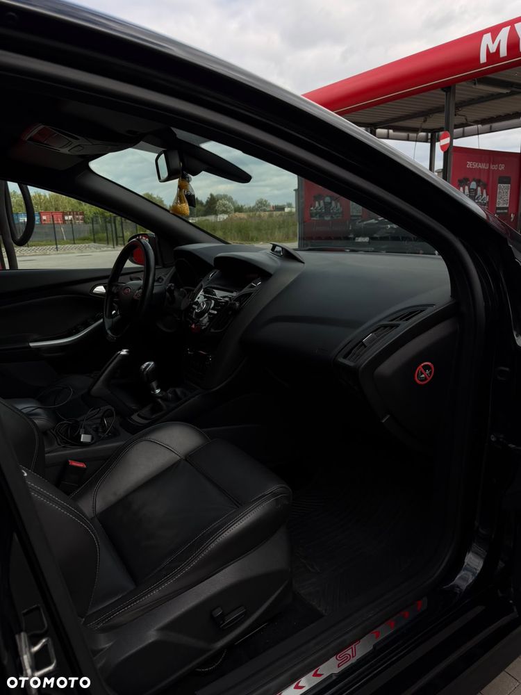 Ford Focus 2.0 EcoBoost ST mit Leder-Sport-Paket - 24