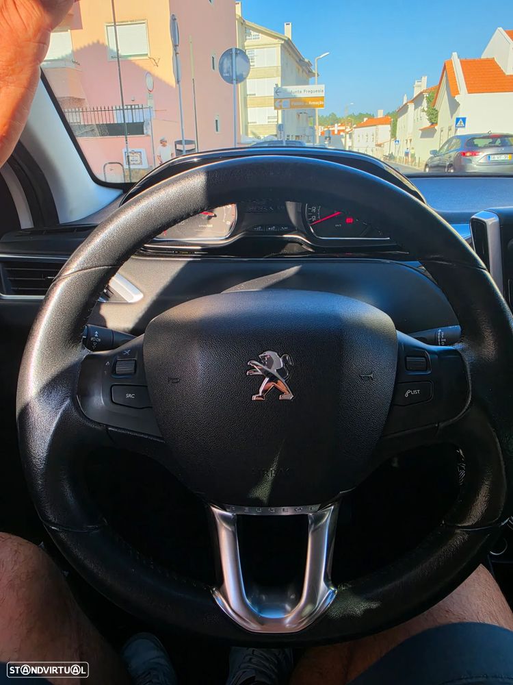 Peugeot 208 1.4 HDi SE Style - 9