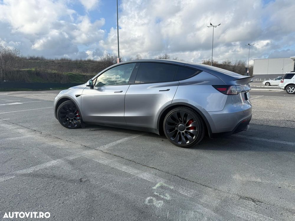 Tesla Model Y Performance - 3