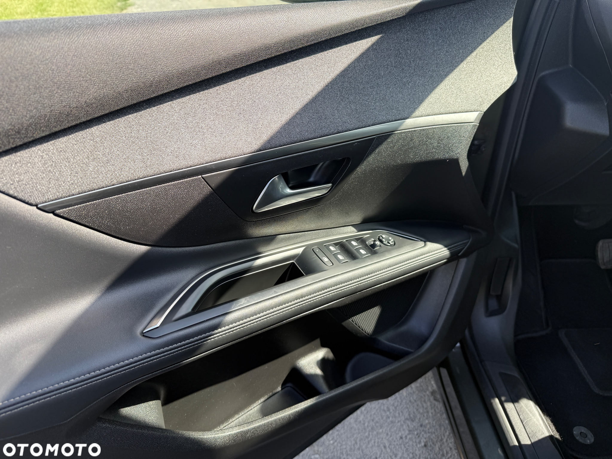 Peugeot 5008 1.2 PureTech Allure Pack S&S EAT8 - 27