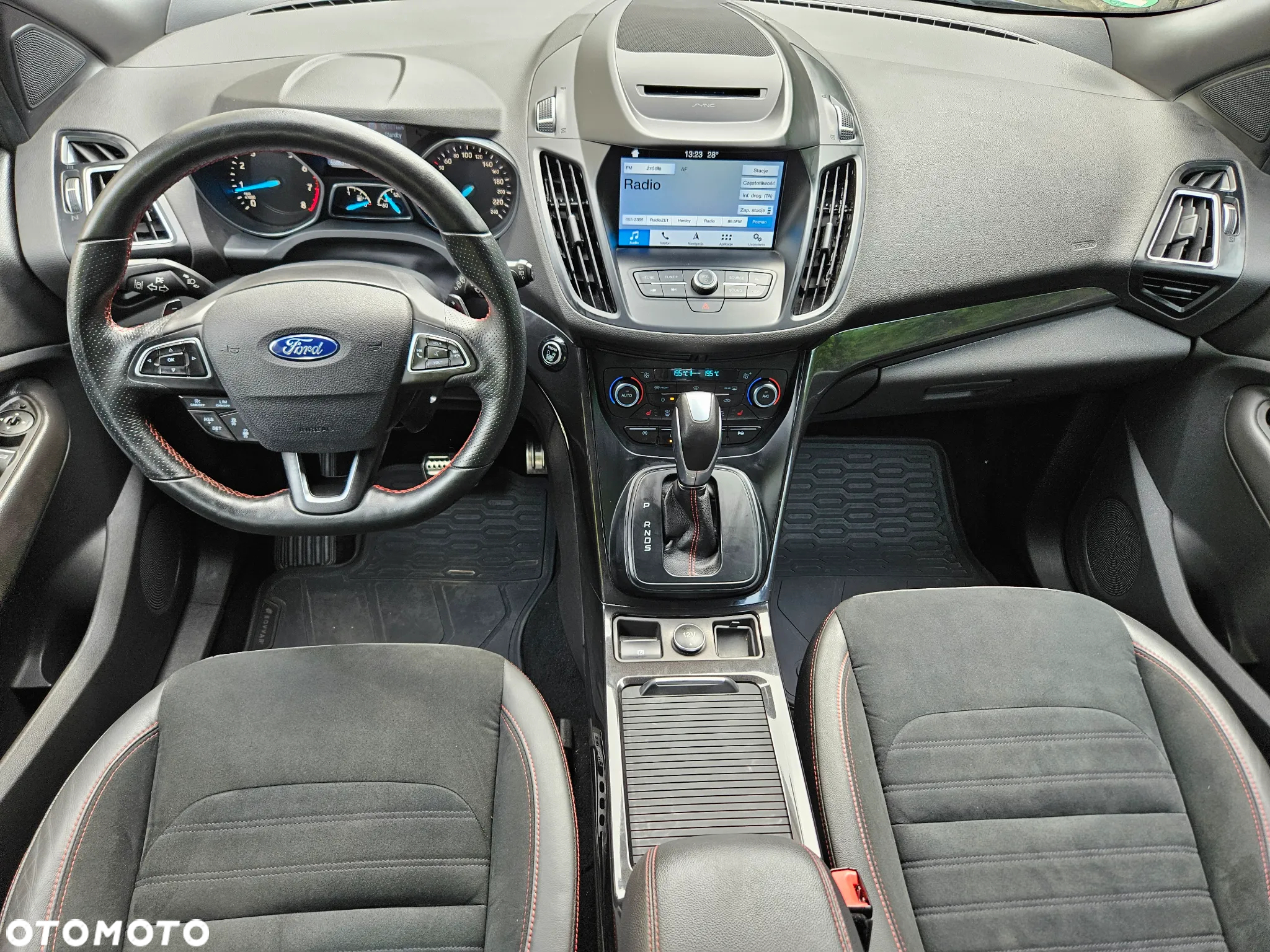 Ford Kuga 1.5 EcoBoost 2x4 ST-Line - 4