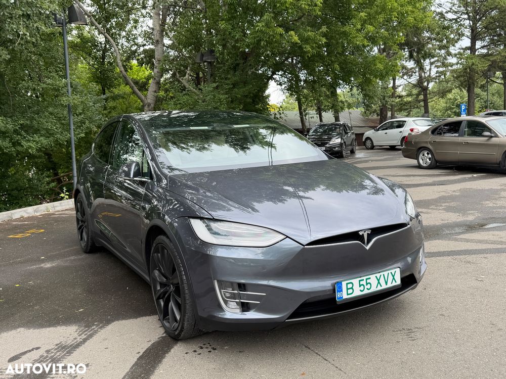 Tesla Model X - 17