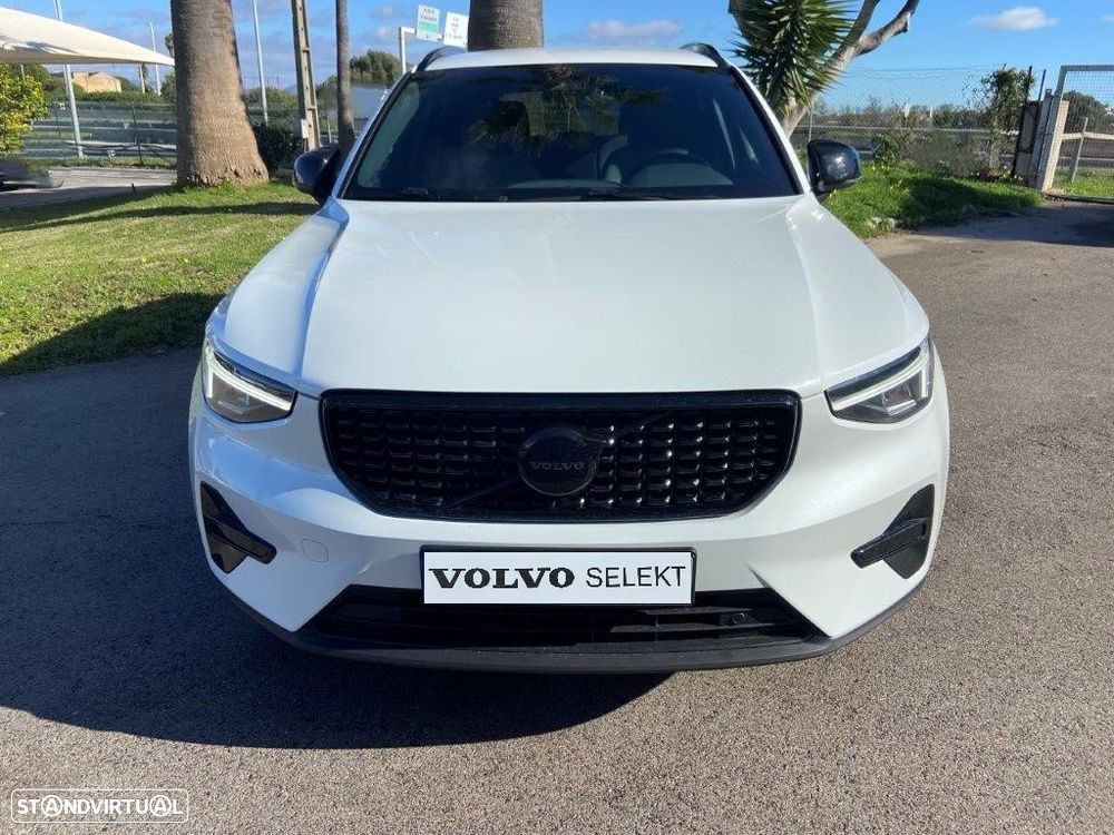 Volvo XC 40 2.0 B3 Black Edition - 4