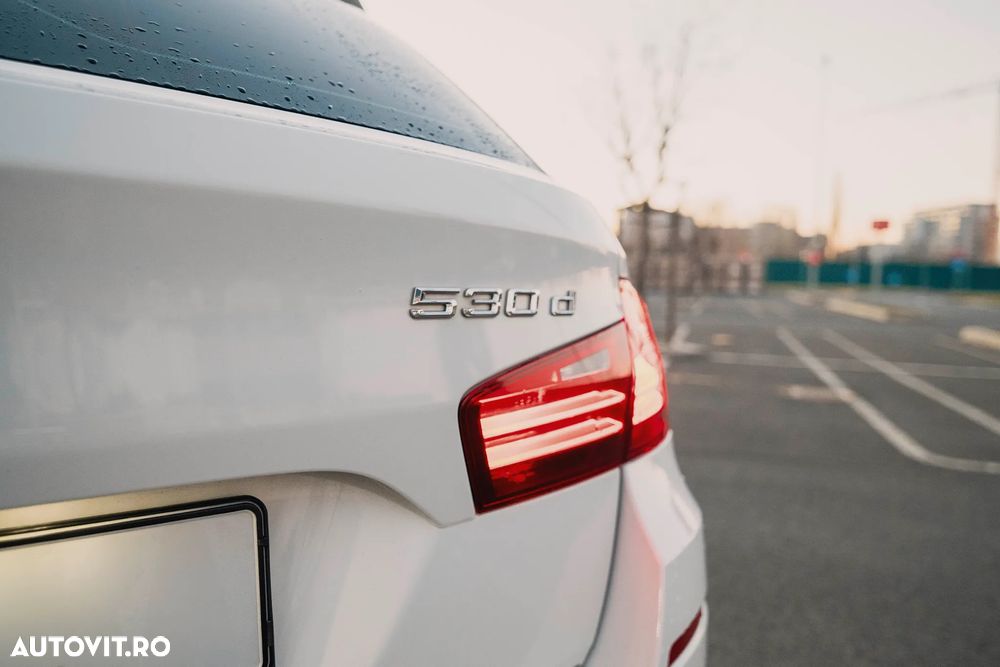BMW Seria 5 530d Sport-Aut. Luxury Line - 7