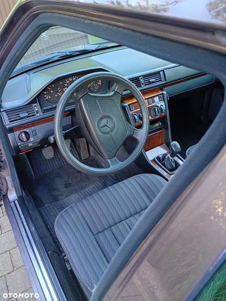 Mercedes-Benz W124 (1984-1993) - 21