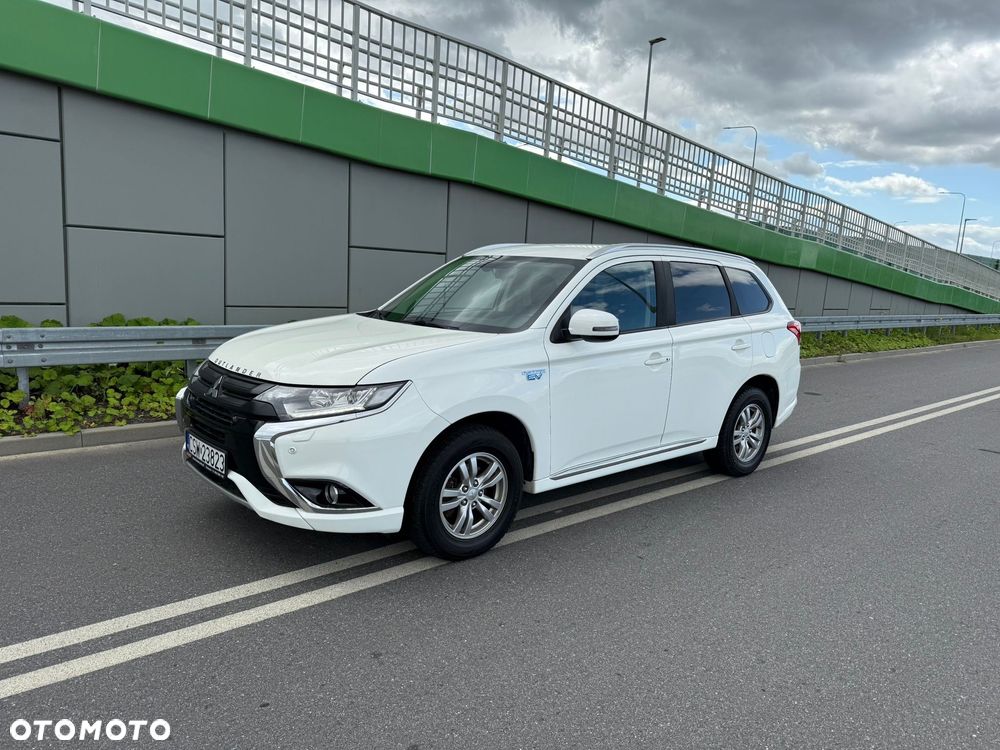 Mitsubishi Outlander 2.0 4WD Plug-In Hybrid Plus - 7