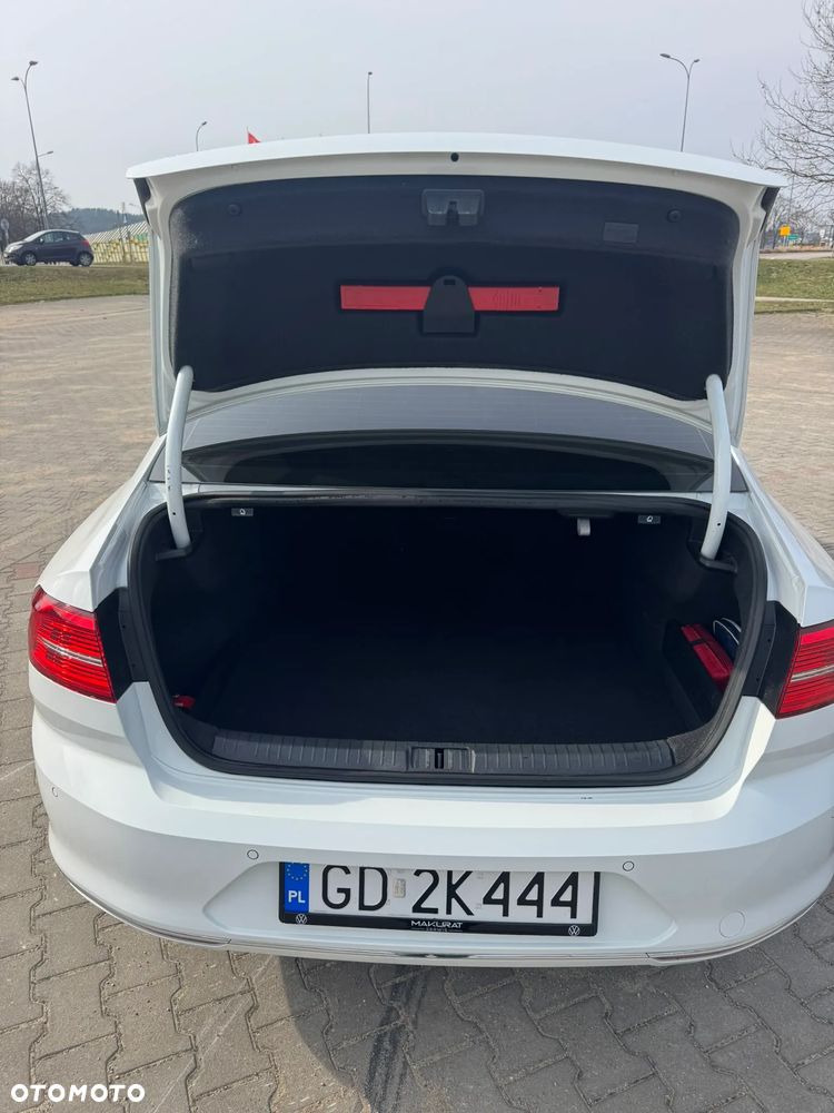 Volkswagen Passat 2.0 TDI SCR Highline DSG - 9