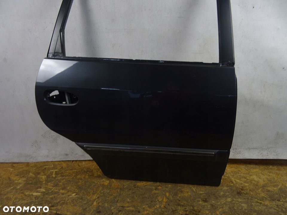 DRZWI PRAWY TYŁ KIA CARENS II 02-06 2.0 - 3