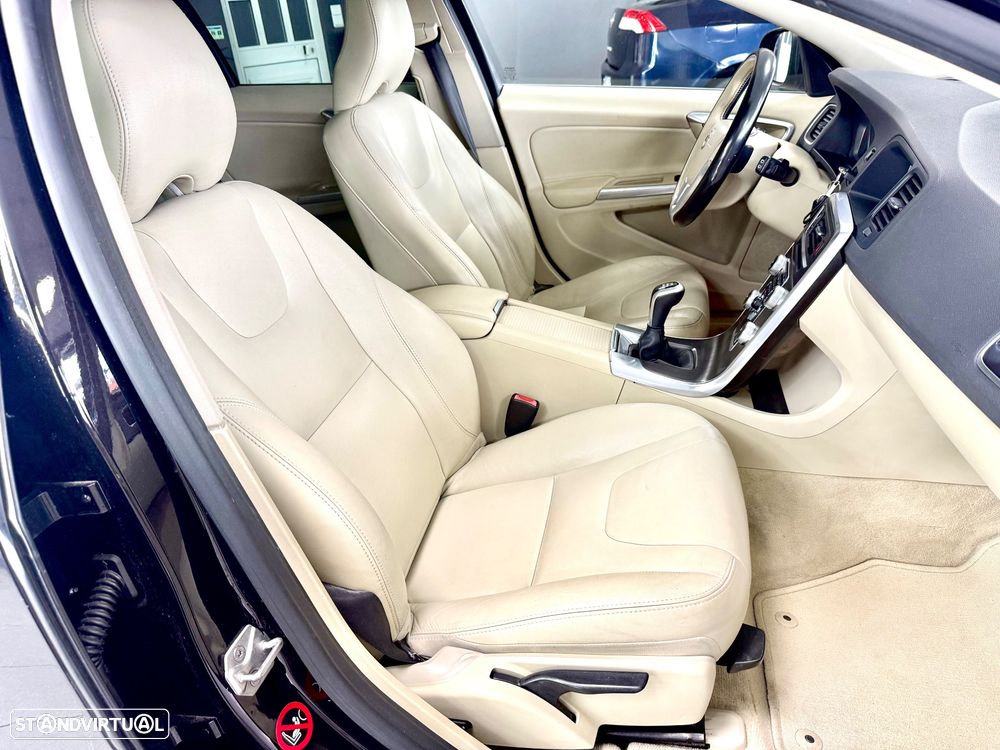 Volvo V60 2.0 D3 Momentum - 14