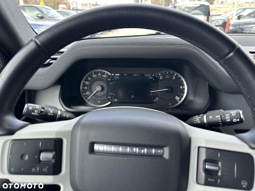 Land Rover Defender - 18