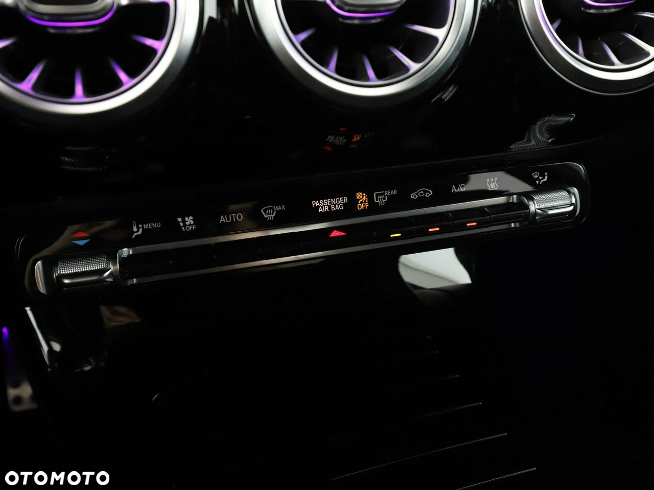 Mercedes-Benz Klasa A 250 e 8G-DCT AMG Line - 30