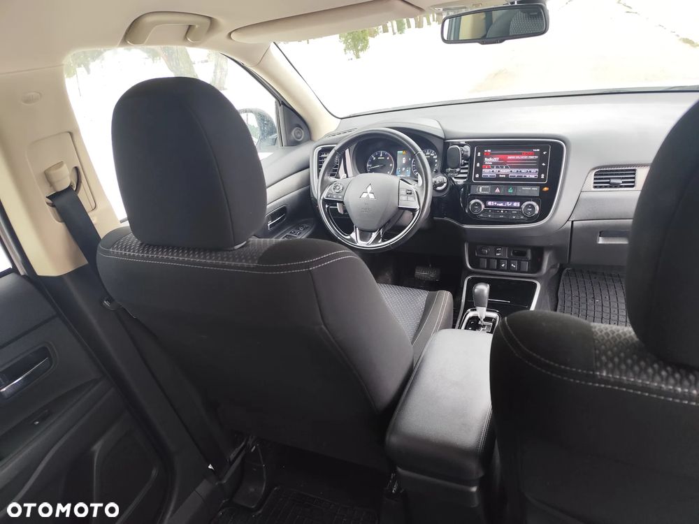 Mitsubishi Outlander - 21