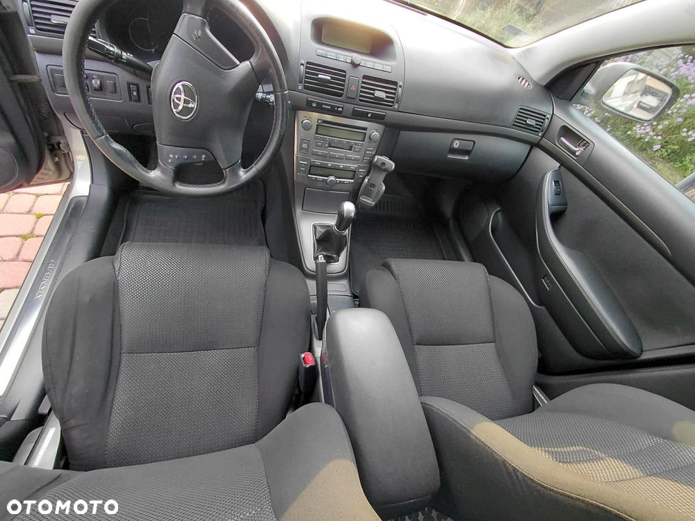 Toyota Avensis - 5
