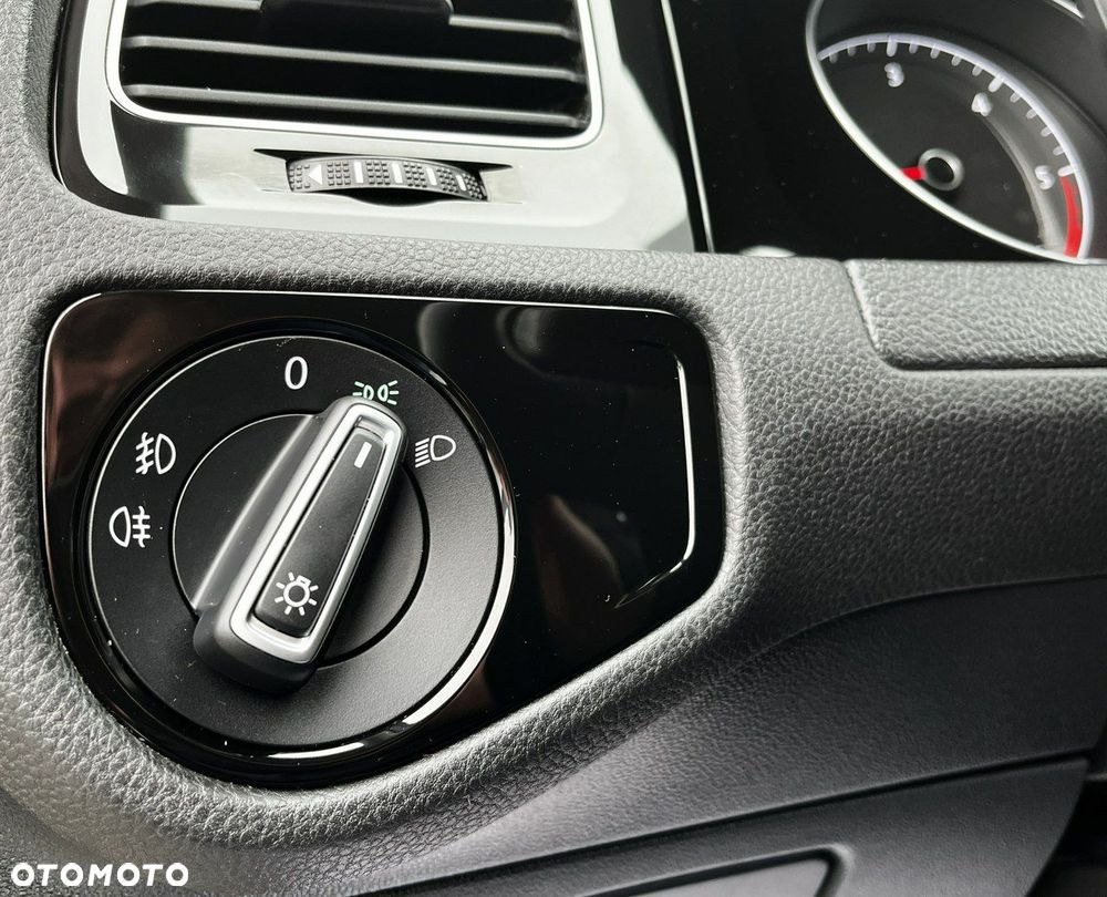 Volkswagen Golf - 28