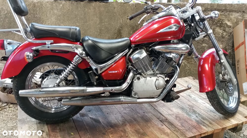 Suzuki Intruder - 1