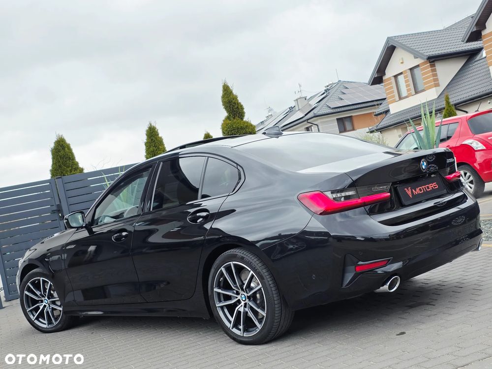 BMW Seria 3 330e Sport Line - 38
