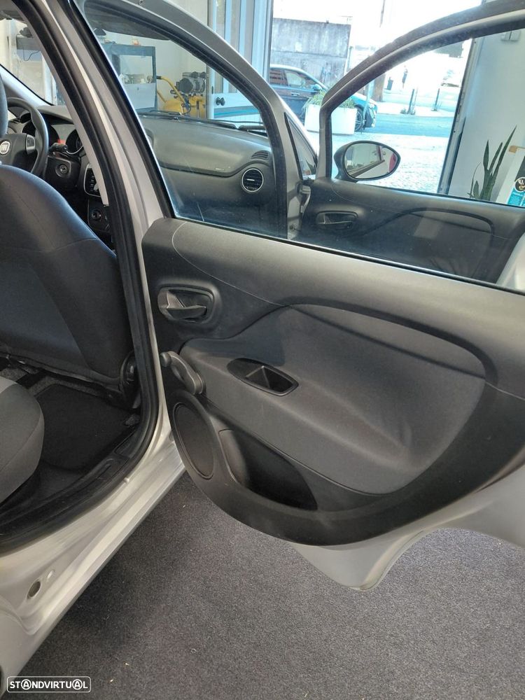 Fiat Punto 1.3 M-Jet Easy S&S - 21