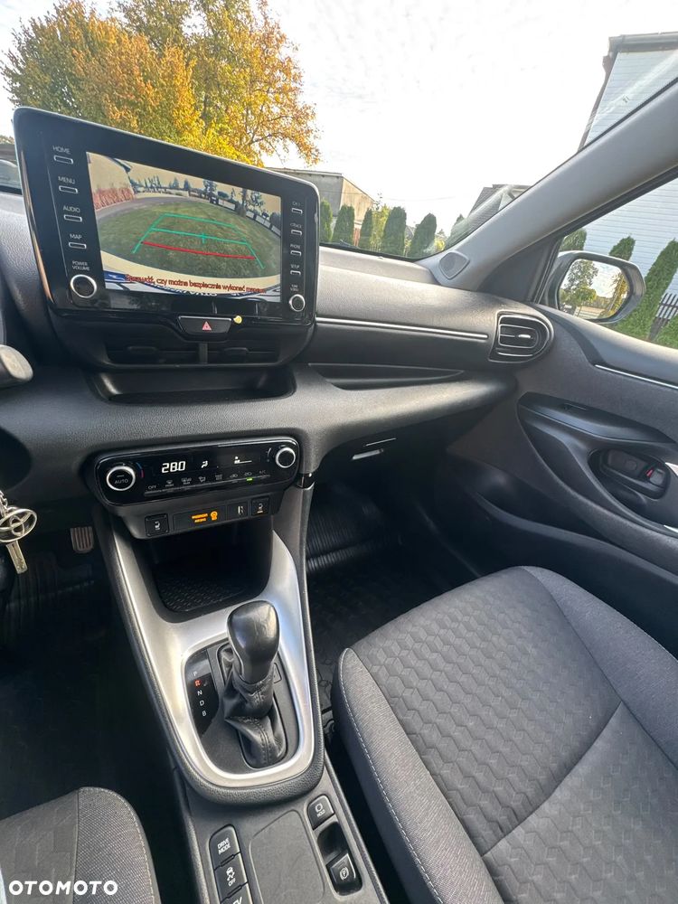 Toyota Yaris Hybrid 100 Selection - 9