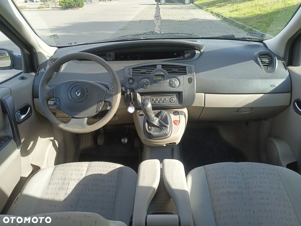 Renault Grand Scenic - 10
