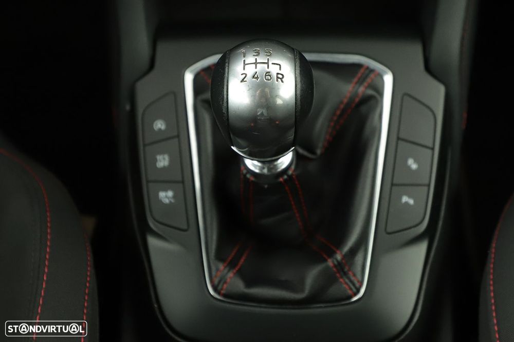 Ford Focus 1.0 EcoBoost MHEV ST-Line X - 14