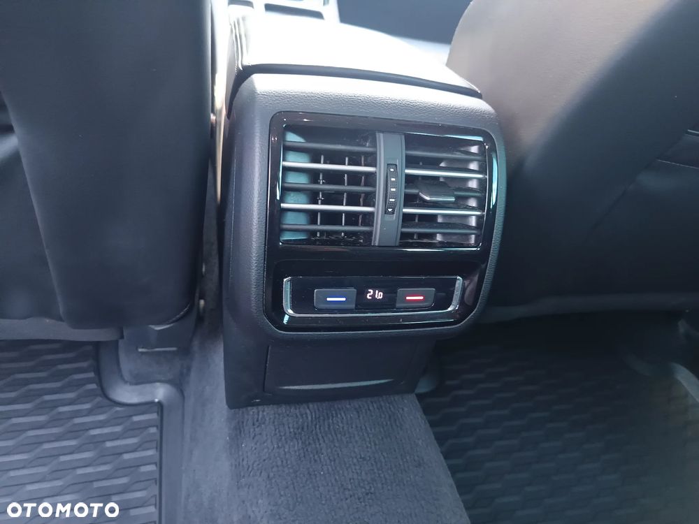 Volkswagen Passat 2.0 TDI SCR (BlueMotion Tech) 4Mot DSG Highline - 11
