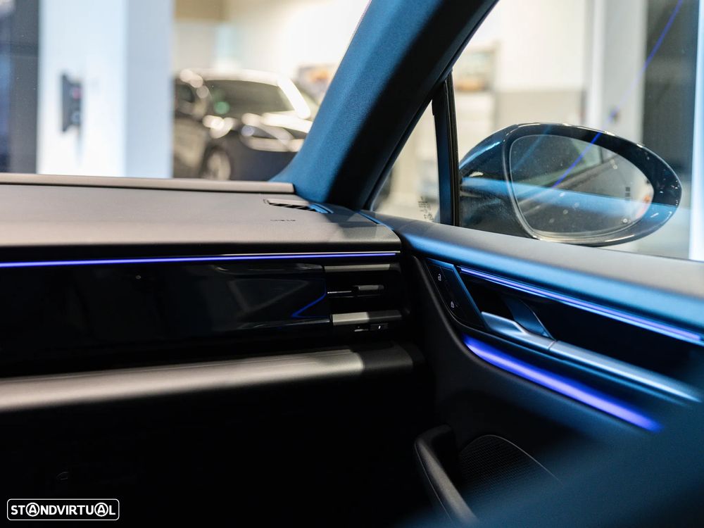 Porsche Macan Electric - 33