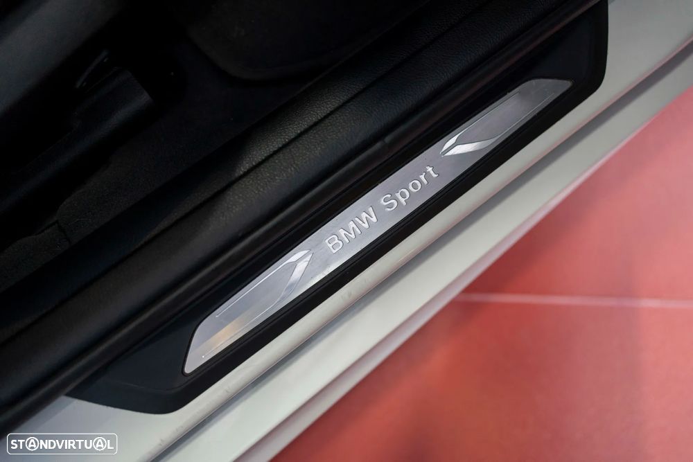 BMW 320 d Blue Performance Sport Line - 33