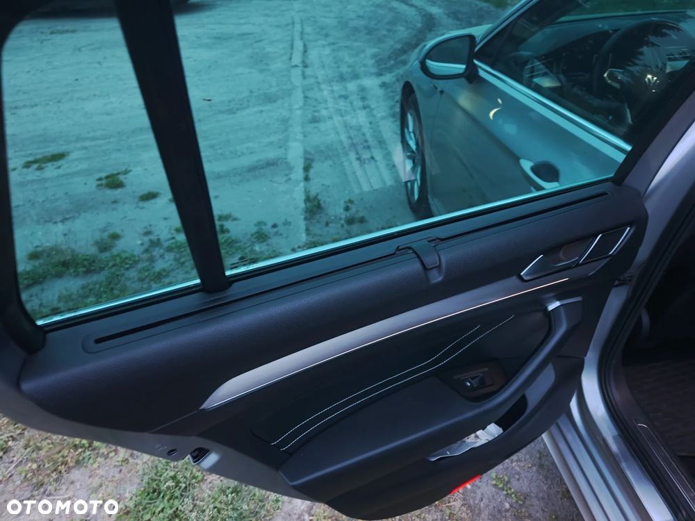 Volkswagen Passat Variant 2.0 TDI SCR DSG 4Motion Elegance - 19