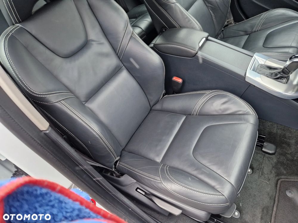 Volvo V60 D6 AWD Plug-in Hybrid Summum - 20