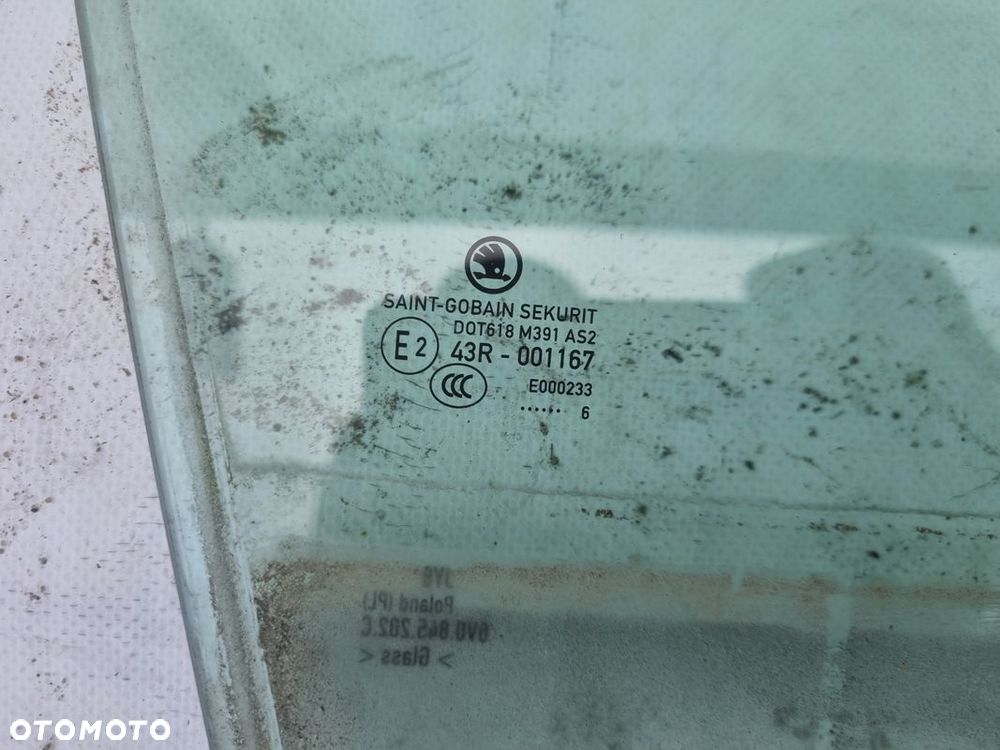 SKODA FABIA III 6V SZYBA DRZWI PRAWA PRZEDNIA PRAWY PRZÓD ORYGINAŁ 16R - 2