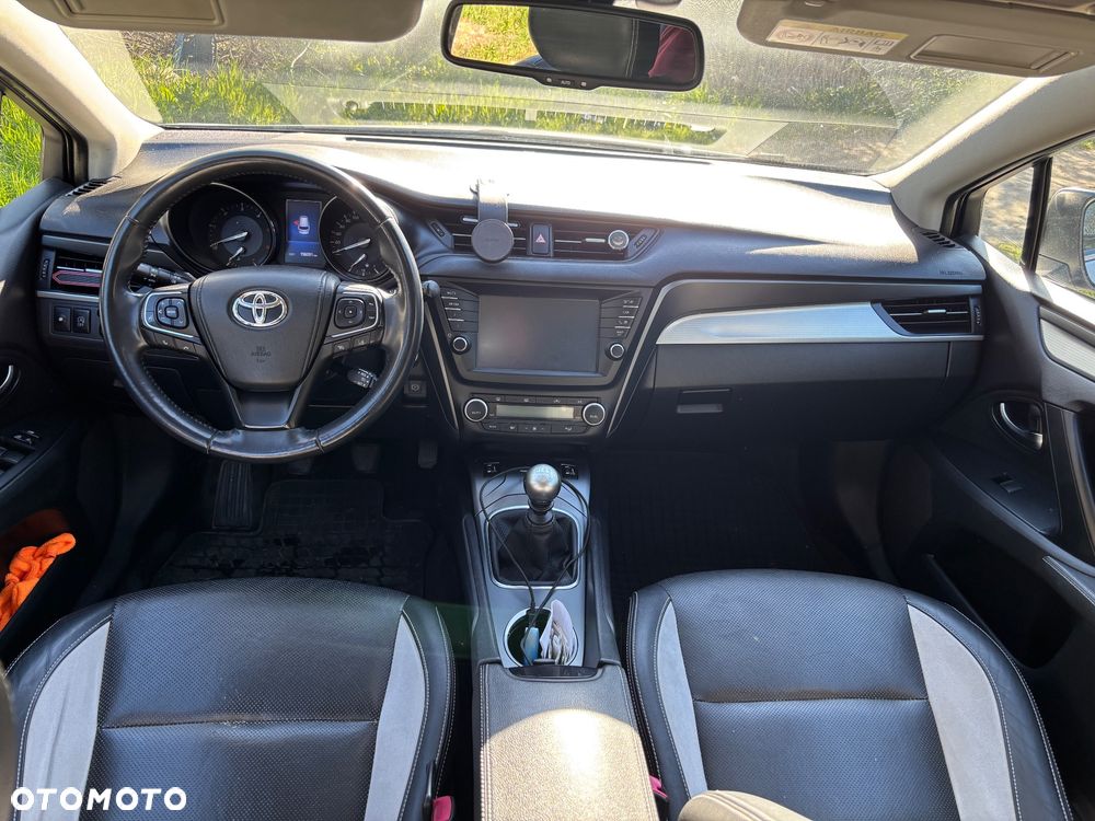 Toyota Avensis 2.0 D-4D Premium - 10
