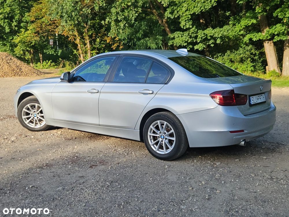 BMW Seria 3 318d EU6 - 5