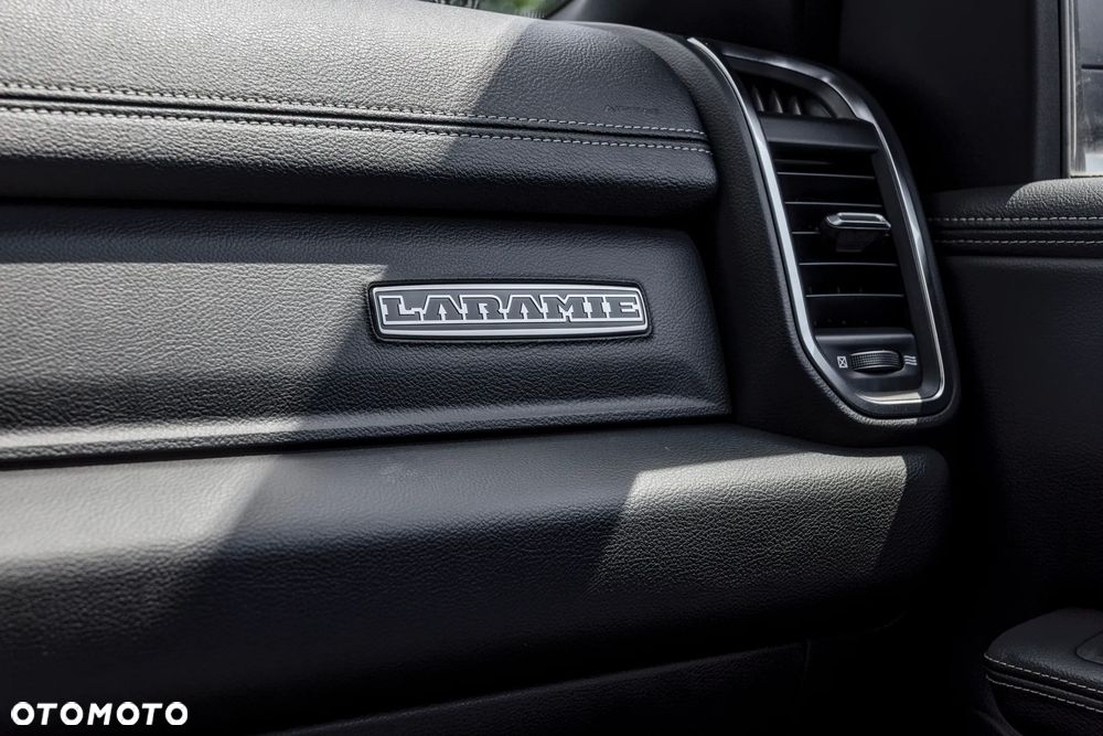 RAM 1500 Laramie Night Premium - 32