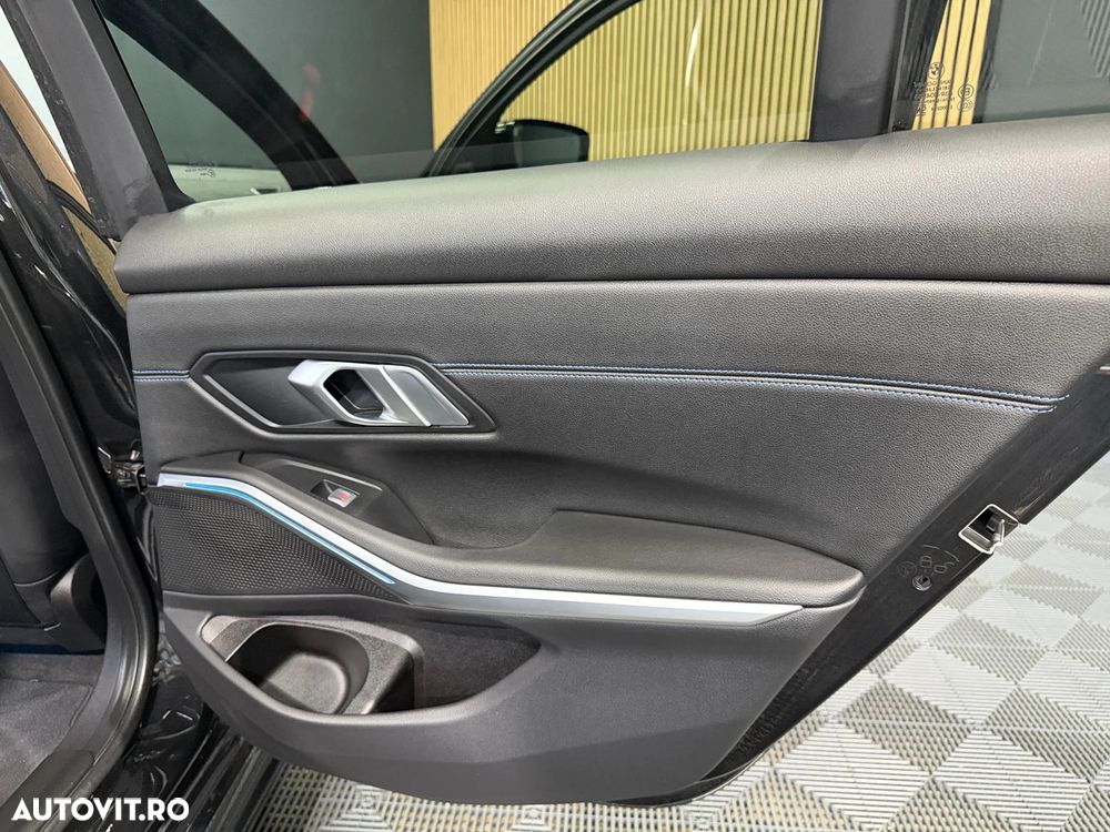 BMW Seria 3 330e xDrive Aut. - 24