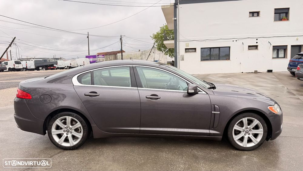 Jaguar XF 2.7 D V6 Premium Luxury - 4