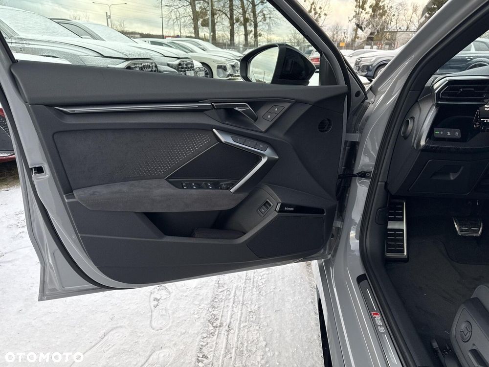 Audi RS3 Limousine - 10