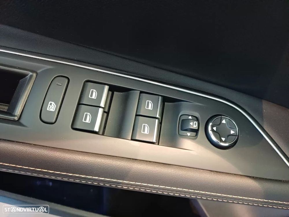 Peugeot 3008 1.6 Hybrid GT Pack e-EAT8 - 13
