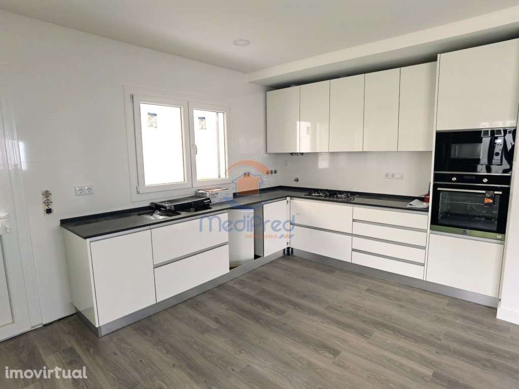 Moradia T4+1 com Piscina | Vale Pequeno, Pontinha - Grande imagem: 3/20