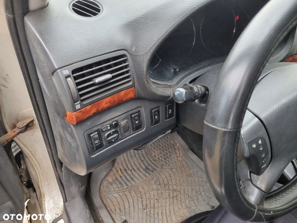 Toyota Avensis 2.0 D-4D High - 14